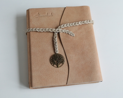 Preview: Stammbuch "Baum" aus cognacbraunem Büffelleder, DIN A5